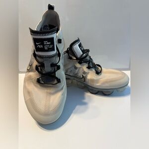 Nike Air VaporMax Flyknit in Cream and Black Women’s US Size 9